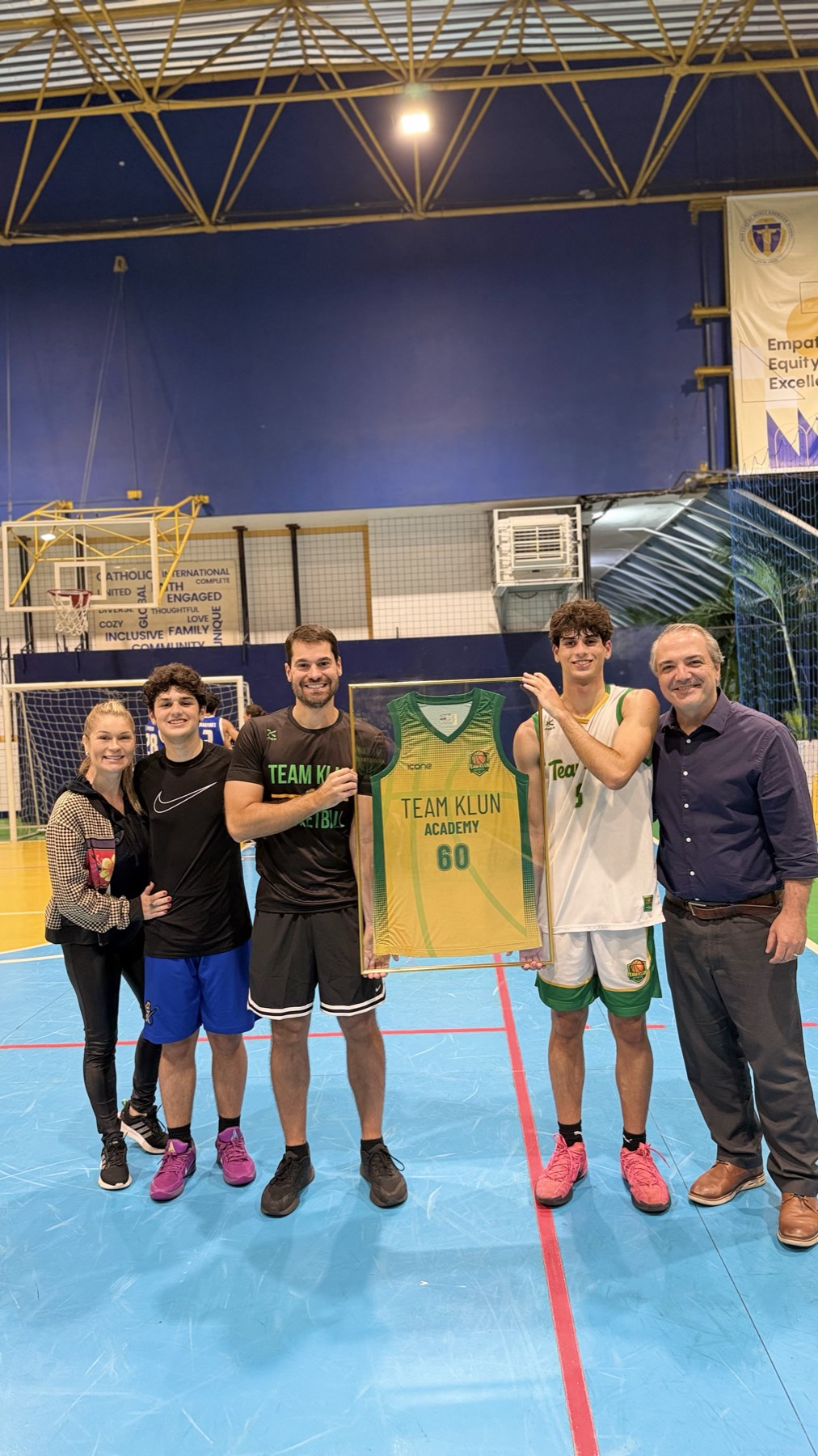 A camisa 60, Team Klun